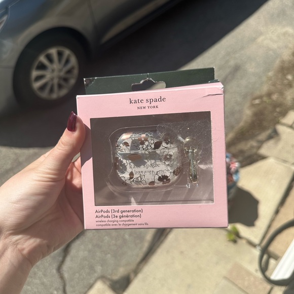 Kate spade airpod case - Picture 2 of 5